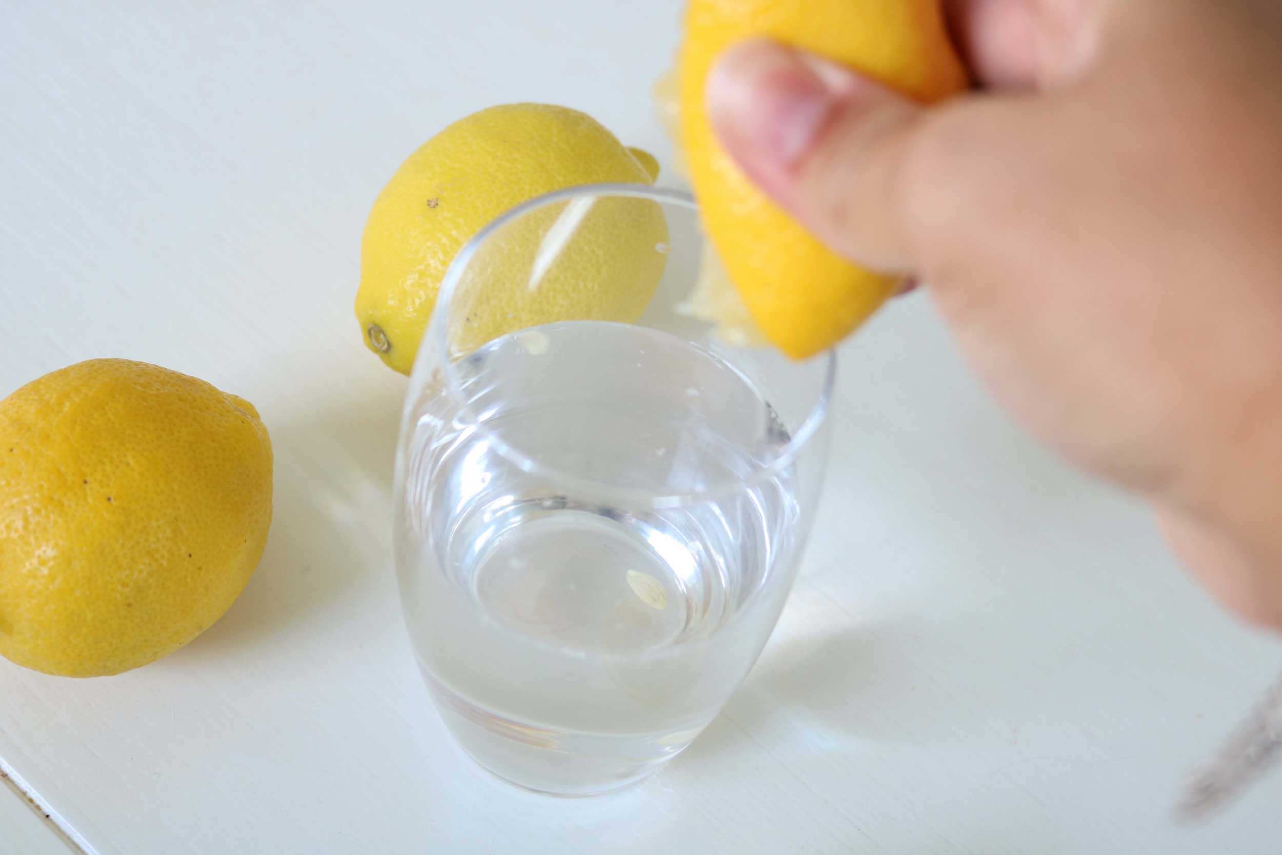 B olie klok Discipline Nieuwe ochtend gewoonte: Glas water met citroen! - Convey Beauty