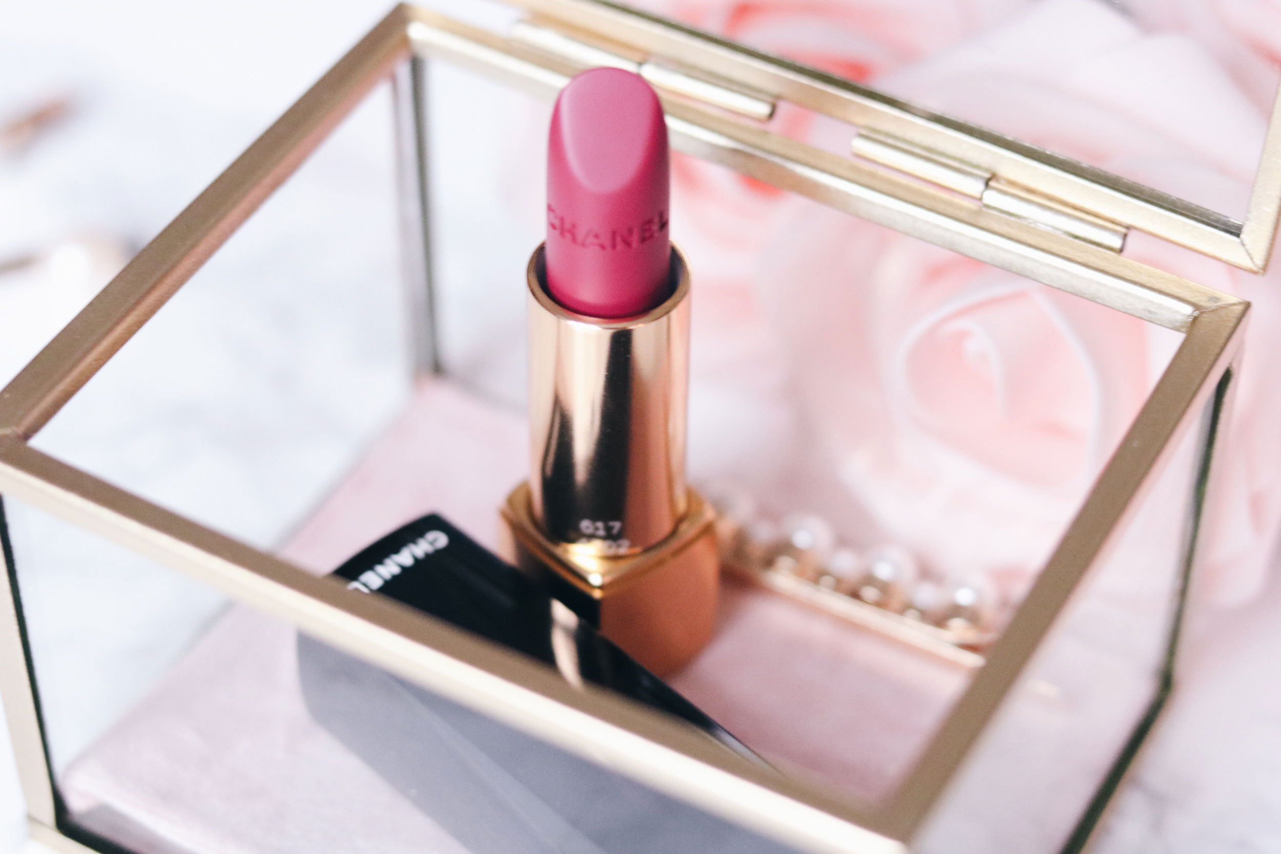 Chanel Rouge Allure Velvet Luminous Matte Lip Color review en swatch