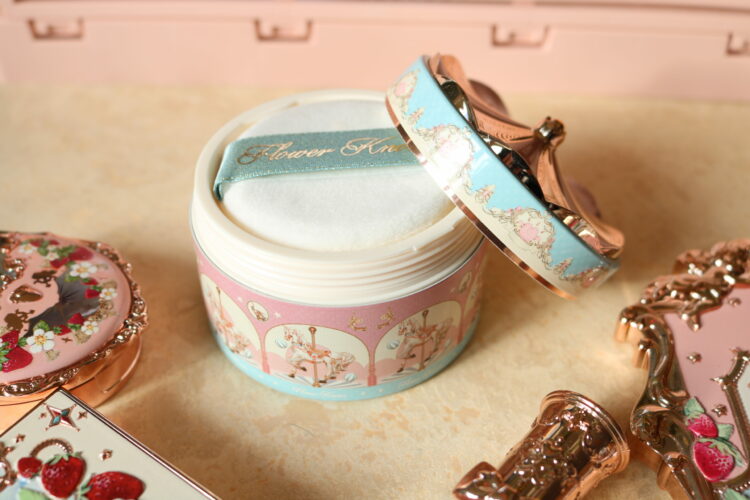 Review Flower Knows Circus Loose Powder - Talkvrij poeder