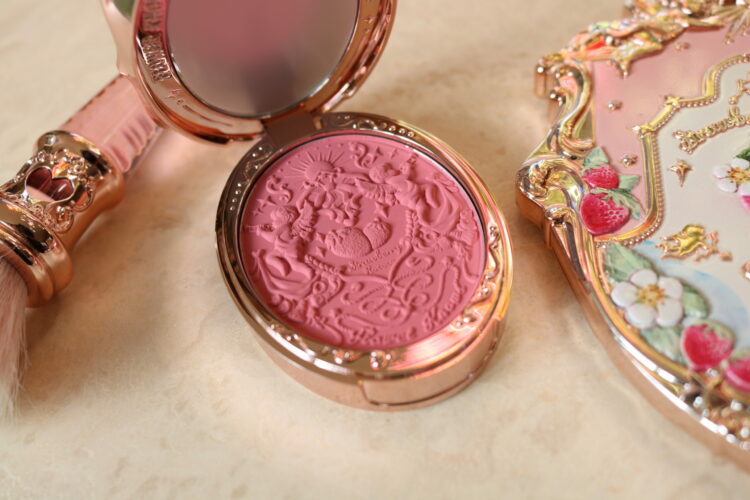 Review Flower Knows Strawberry Rococo Embossed Blush