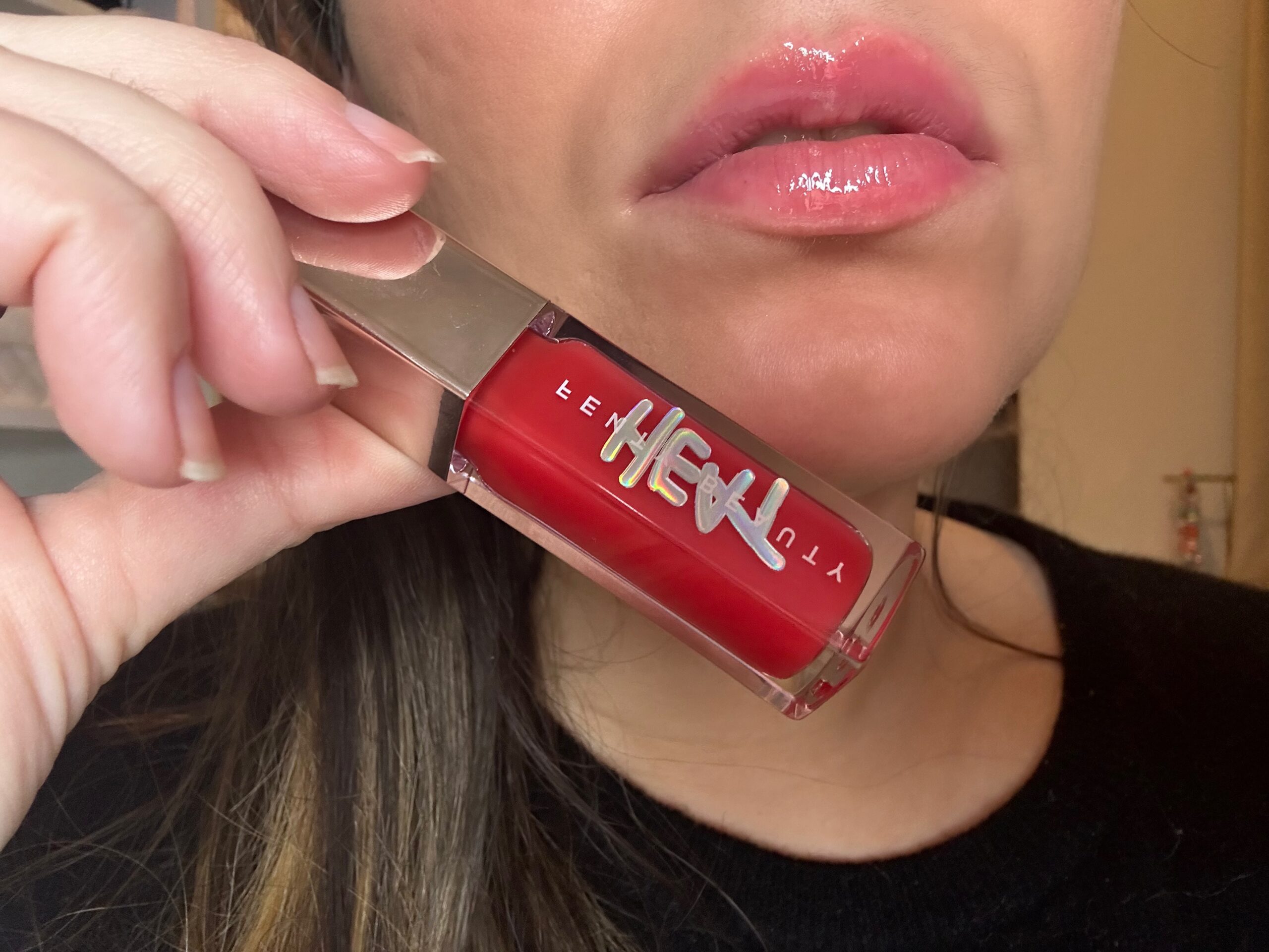 Fenty Beauty Gloss Bomb Heat hot cherry